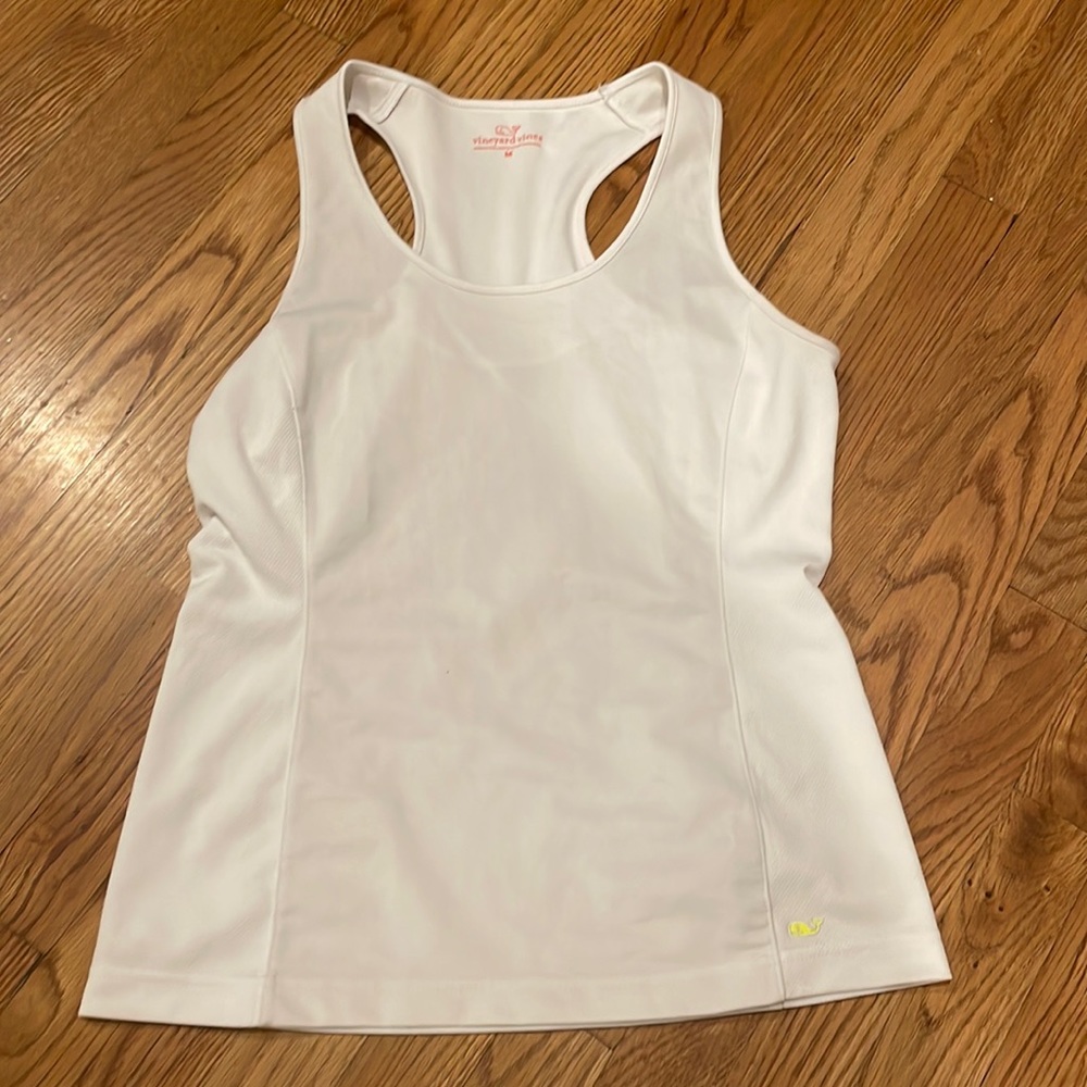 Vineyard vines white top